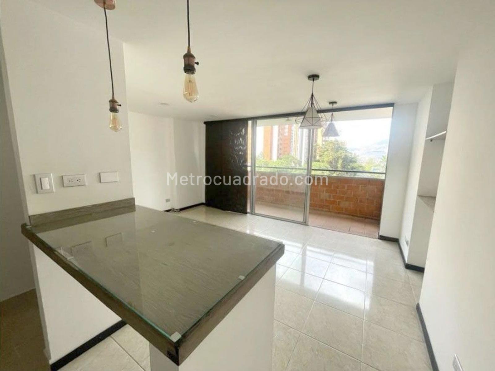 Apartamento de 3 habitaciones en venta en Loma de los Bernal, Medellín — imagen 1 de 20