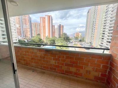Apartamento en venta en Loma De Los Bernal, Medellín · foto 2 de 20