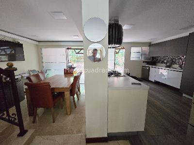Casa de 3 alcobas en venta en Loma De Los Bernal, Medellín, 144 m² · foto 3 de 20
