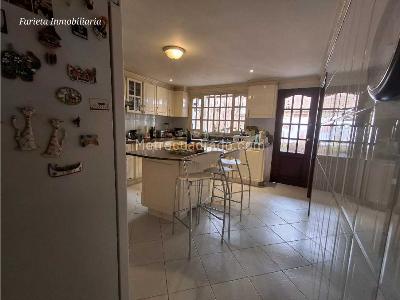 Casa de 4 alcobas en venta en Alhambra, Bogotá, 305 m² · foto 2 de 5