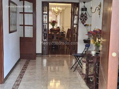 Casa de 4 alcobas en venta en Alhambra, Bogotá, 305 m² · foto 3 de 5