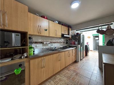 Casa de 4 alcobas en venta en Santa Barbara, Bogotá, 250 m² · foto 5 de 16