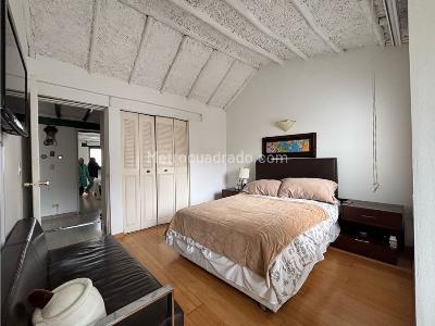 Casa de 4 alcobas en venta en Santa Barbara, Bogotá, 250 m² · foto 8 de 16