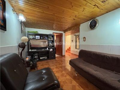 Casa de 5 alcobas en venta en La Camelia, Bogotá, 132 m² · foto 4 de 20