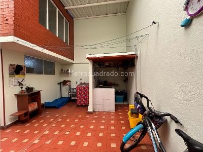 Casa de 5 alcobas en venta en La Camelia, Bogotá, 132 m² · foto 8 de 20