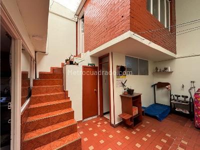 Casa de 5 alcobas en venta en La Camelia, Bogotá, 132 m² · foto 9 de 20