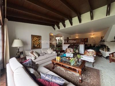Casa de 3 alcobas en venta en Niza, Bogotá, 544 m² · foto 2 de 20
