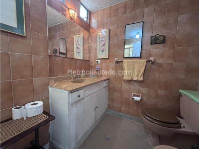 Apartamento de 2 alcobas en venta en Chico Norte, Bogotá, 118 m² · foto 9 de 17