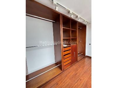 Apartamento de 5 alcobas en arriendo en Santa Barbara, Bogotá, 340 m² · foto 18 de 20