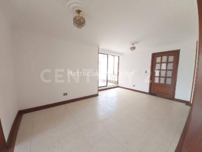 Apartamento de 3 alcobas en venta en Pontevedra, Bogotá, 108 m² · foto 3 de 18