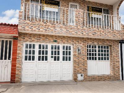 Casa en venta en Alamos, Bogotá · foto 2 de 20