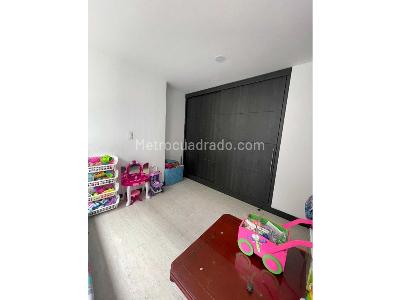 Apartamento de 2 alcobas en venta en Guayacanes, Manizales, 70 m² · foto 13 de 19