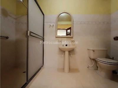 Casa de 5 alcobas en venta en La Estrella, Manizales, 217 m² · foto 5 de 16
