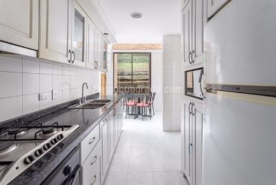 Casa de 5 alcobas en venta en Lindaraja, Bogotá, 420 m² · foto 10 de 20