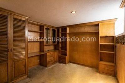 Casa de 5 alcobas en venta en Lindaraja, Bogotá, 420 m² · foto 15 de 20