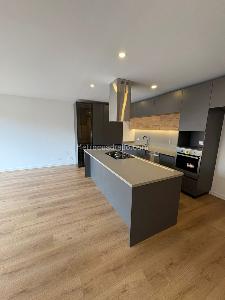 Apartamento de 3 alcobas en venta en Chico Navarra, Bogotá, 142 m² · foto 3 de 20