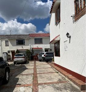 Casa de 4 alcobas en venta en Villa Magdala, Bogotá, 158 m² · foto 3 de 18