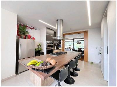 Apartamento de 3 alcobas en venta en Medellin, Medellín, 239 m² · foto 8 de 20