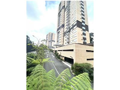 Apartamento de 3 alcobas en venta en El Poblado, Medellín, 217 m² · foto 18 de 20