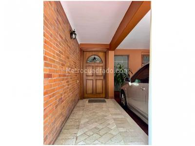 Casa de 3 alcobas en venta en El Poblado, Medellín, 274 m² · foto 2 de 20