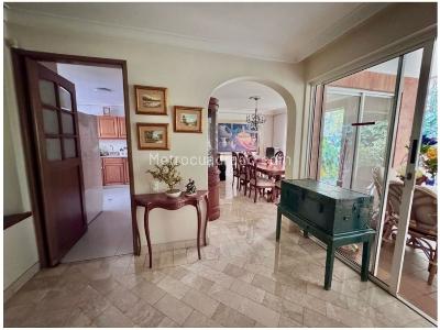 Casa de 3 alcobas en venta en El Poblado, Medellín, 274 m² · foto 8 de 20