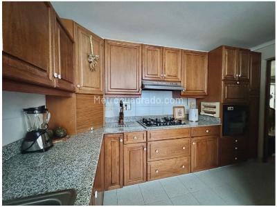 Casa de 3 alcobas en venta en El Poblado, Medellín, 274 m² · foto 9 de 20