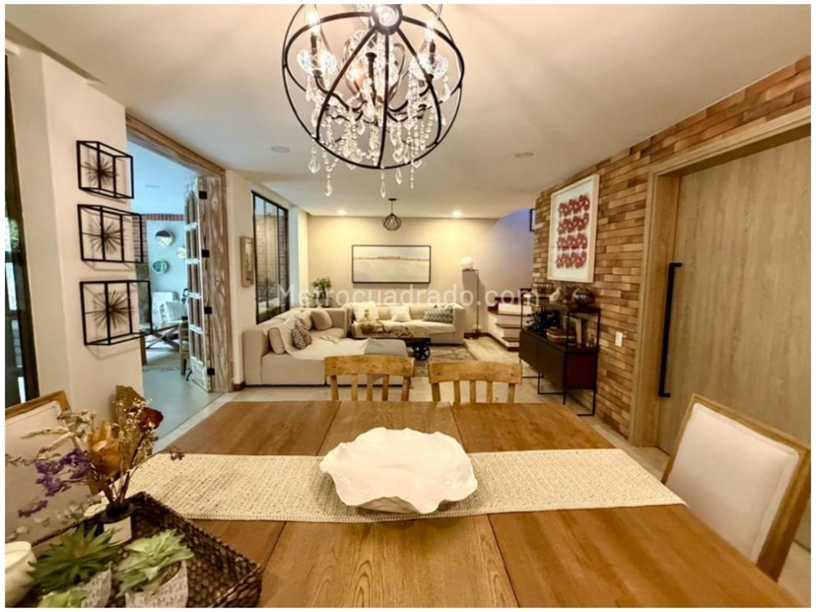 Casa de 4 habitaciones en venta en El Poblado las Santas, Medellín — imagen 1 de 20