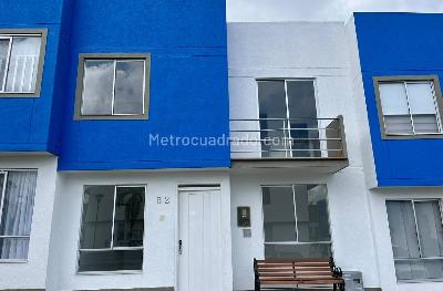 Casa de 4 alcobas en venta en Agua Azul, Armenia, 120 m² · foto 2 de 20