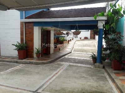 Casa de 5 alcobas en venta en Lagos Del Cacique, Bucaramanga, 500 m² · foto 5 de 19