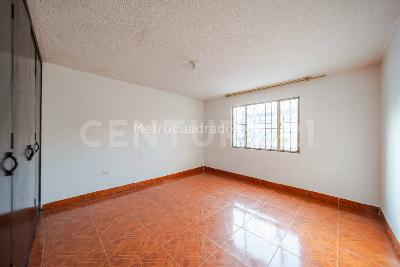 Casa de 5 alcobas en venta en El Paseo, Bogotá, 337 m² · foto 12 de 15