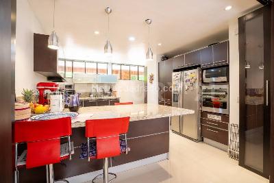 Apartamento de 3 alcobas en venta en Santa Barbara Alta, Bogotá, 215 m² · foto 4 de 18