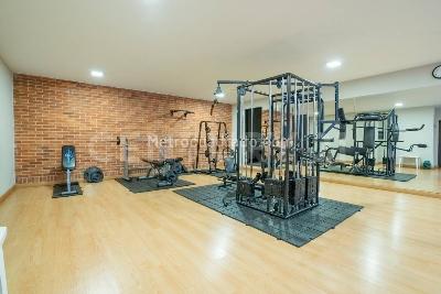 Apartamento de 3 alcobas en venta en Santa Barbara Alta, Bogotá, 215 m² · foto 16 de 18