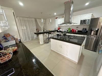 Casa de 4 alcobas en venta en Buque, Villavicencio, 280 m² · foto 3 de 20