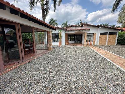 Casa de 4 alcobas en venta en Apiay, Villavicencio, 1250 m² · foto 2 de 20