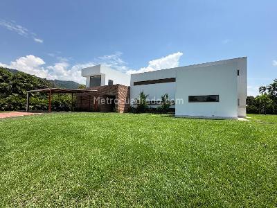 Casa de 5 alcobas en venta en Condominio Santa Teresita, Villavicencio · foto 2 de 20