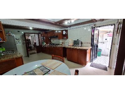 Casa de 4 alcobas en venta en Santa Ana Occidental, Bogotá, 254 m² · foto 12 de 18