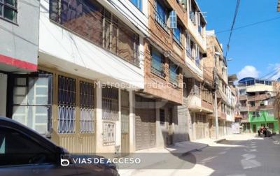 Casa de 5 alcobas en venta en San Pedro De Tibabuyes, Bogotá, 218 m² · foto 2 de 15