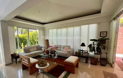 Casa de 5 alcobas en venta en Sur, Ibagué, 395 m² · foto 2 de 11