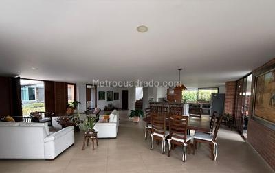 Casa de 5 alcobas en venta en Sur, Ibagué, 510 m² · foto 2 de 16