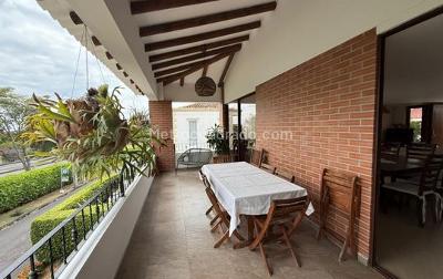 Casa de 5 alcobas en venta en Sur, Ibagué, 510 m² · foto 3 de 16