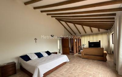 Casa de 5 alcobas en venta en Sur, Ibagué, 510 m² · foto 5 de 16