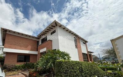 Casa de 5 alcobas en venta en Sur, Ibagué, 510 m² · foto 13 de 16
