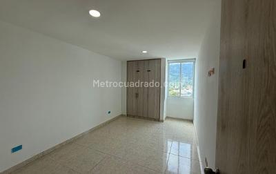 Apartamento de 3 alcobas en venta en Cadiz, Ibagué, 84 m² · foto 2 de 9