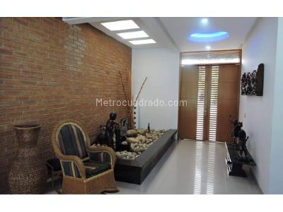 Casa de 5 alcobas en venta en Peñon, Girardot, 380 m² · foto 3 de 15