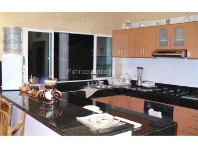 Casa de 5 alcobas en venta en Peñon, Girardot, 380 m² · foto 8 de 15