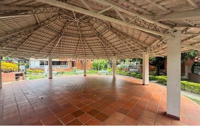 Casa de 4 alcobas en venta en El Poblado, Ibagué, 190 m² · foto 9 de 11
