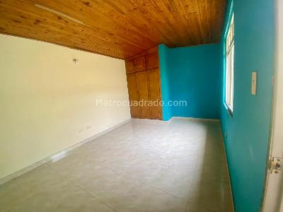 Casa de 4 alcobas en venta en Departamental, Cali, 500 m² · foto 3 de 9