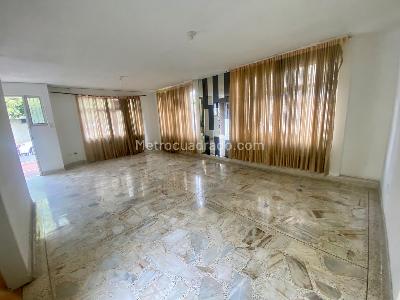 Casa de 4 alcobas en venta en Departamental, Cali, 500 m² · foto 8 de 9