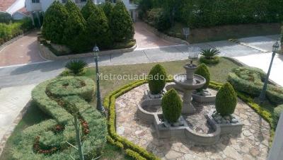 Casa de 4 alcobas en venta en Ciudad Jardin, Cali, 900 m² · foto 2 de 20