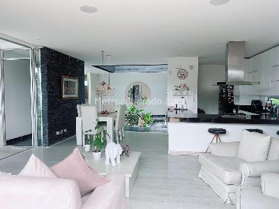 Casa de 3 alcobas en venta en San Lucas, Medellín, 350 m² · foto 9 de 13